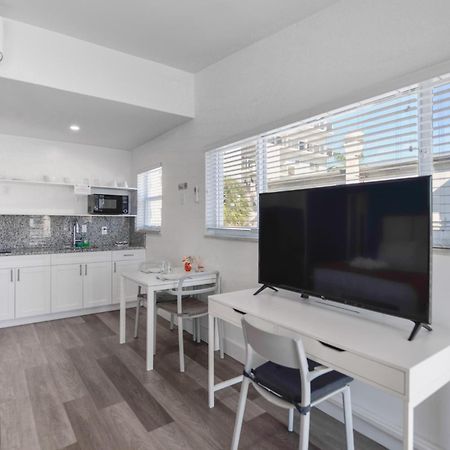 Spacious Studio With Balcony And Parking At The Beach -M46 Hollywood Luaran gambar