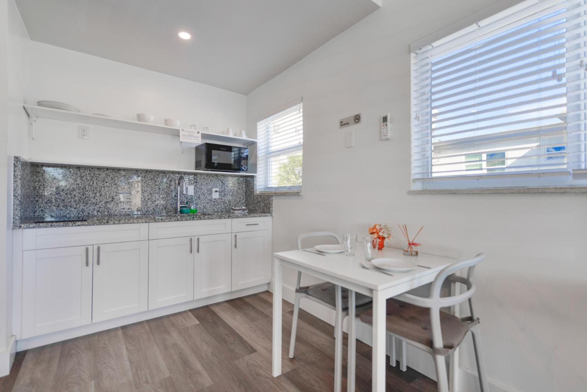 Spacious Studio With Balcony And Parking At The Beach -M46 Hollywood Luaran gambar