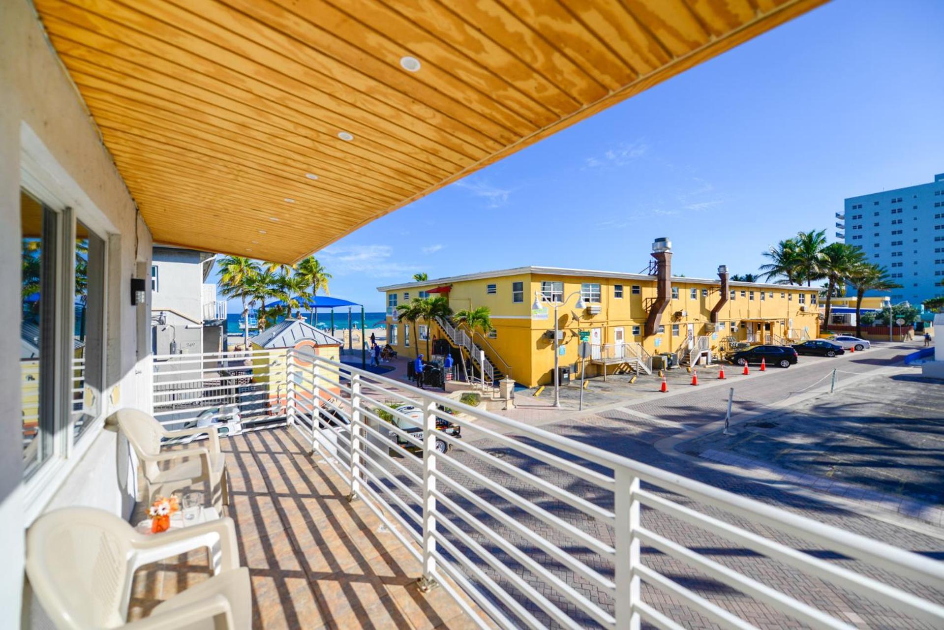 Spacious Studio With Balcony And Parking At The Beach -M46 Hollywood Luaran gambar