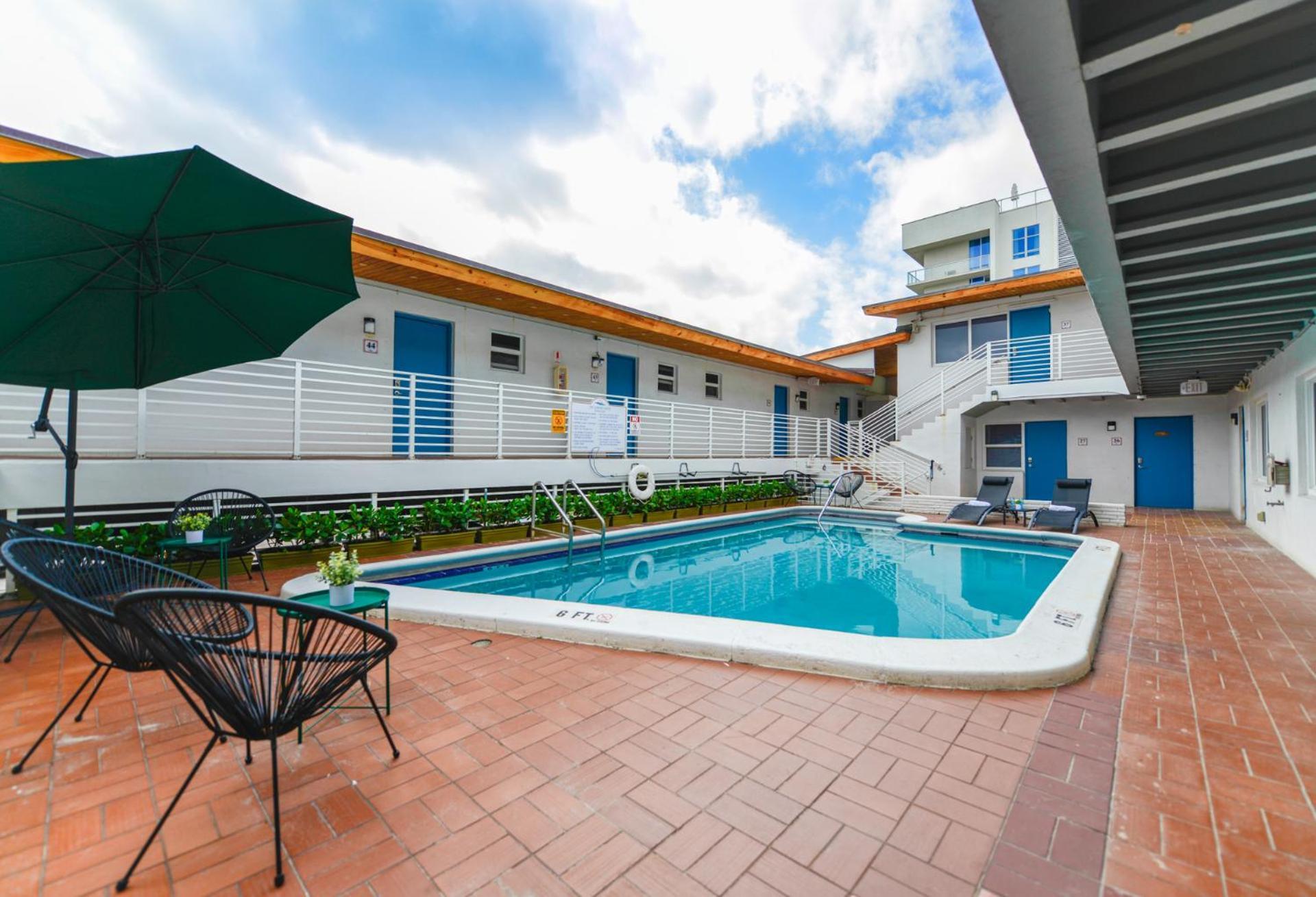Spacious Studio With Balcony And Parking At The Beach -M46 Hollywood Luaran gambar