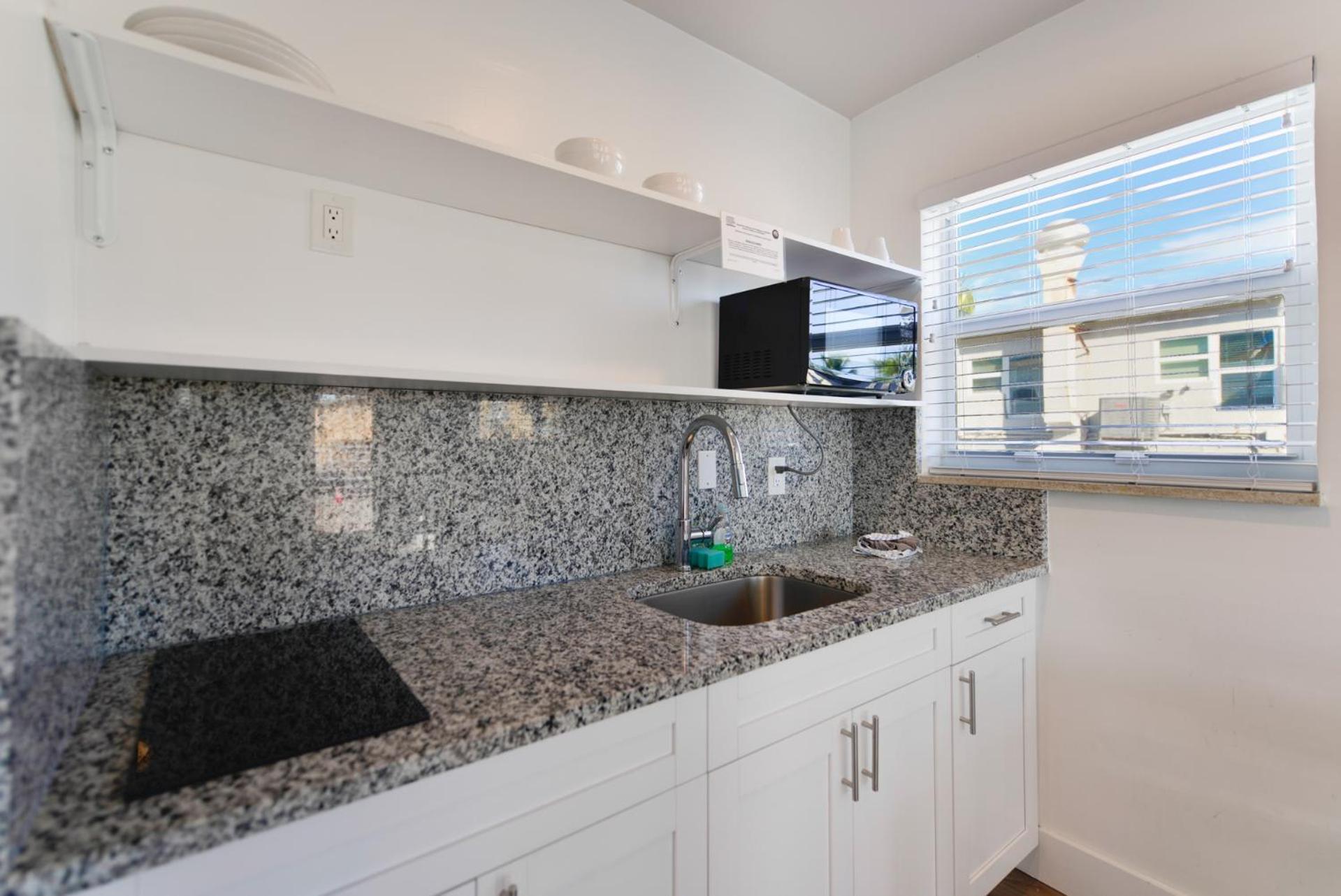 Spacious Studio With Balcony And Parking At The Beach -M46 Hollywood Luaran gambar