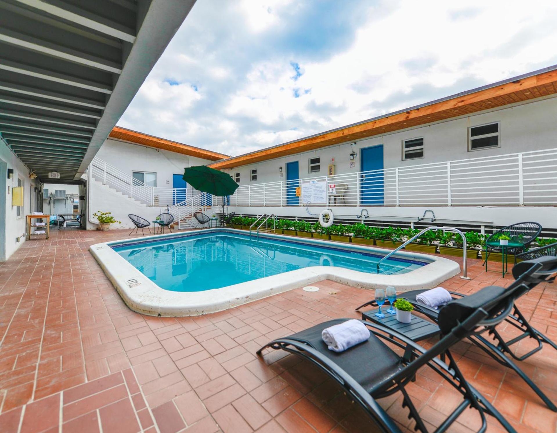 Spacious Studio With Balcony And Parking At The Beach -M46 Hollywood Luaran gambar